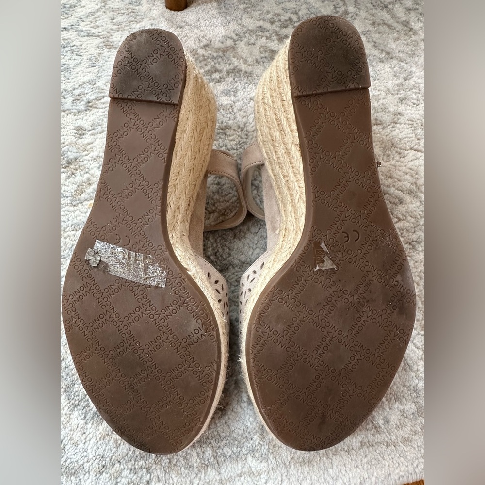 💕 Vionic 💕 Tulum Ariel Suede Wedge Sandal - Picture 7 of 10